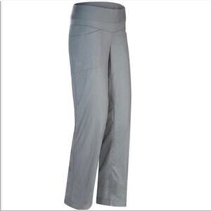Arc'teryx Spadina Lightweight Linen Blend Pants - Grey
- Size Women's 4